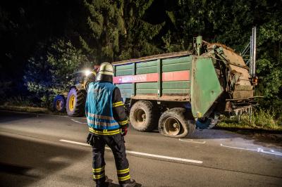 Limbach: Toedlicher Verkehrsunfall - 29-jaehriger faehrt mit VW Golf GTI unter Traktoranhaenger und verstirbt